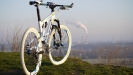 Bodik�v SCOTT Spark a b�l� kabel