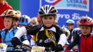 Zlosyn zlat� aneb v�t�z v oble�en� kr�sn�ch d�vek